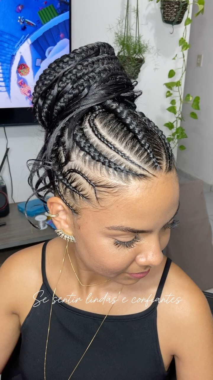 cliente feliz, sorrindo e com os cabelos